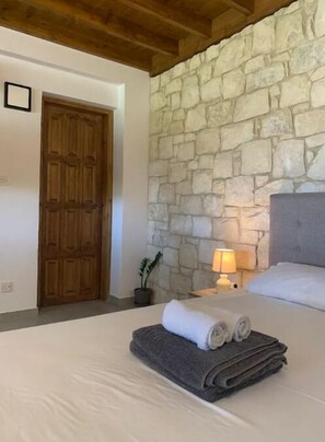 1 bedroom, iron/ironing board, free WiFi