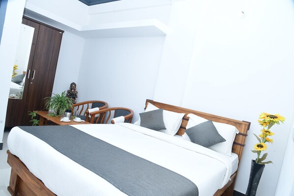 2 bedrooms, iron/ironing board, free WiFi - KK GROUP OF RESIDENCY - Double Bed Room With Living Room (coorg)