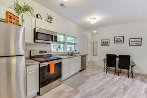 Coffee/tea maker, fridge, microwave, stovetop