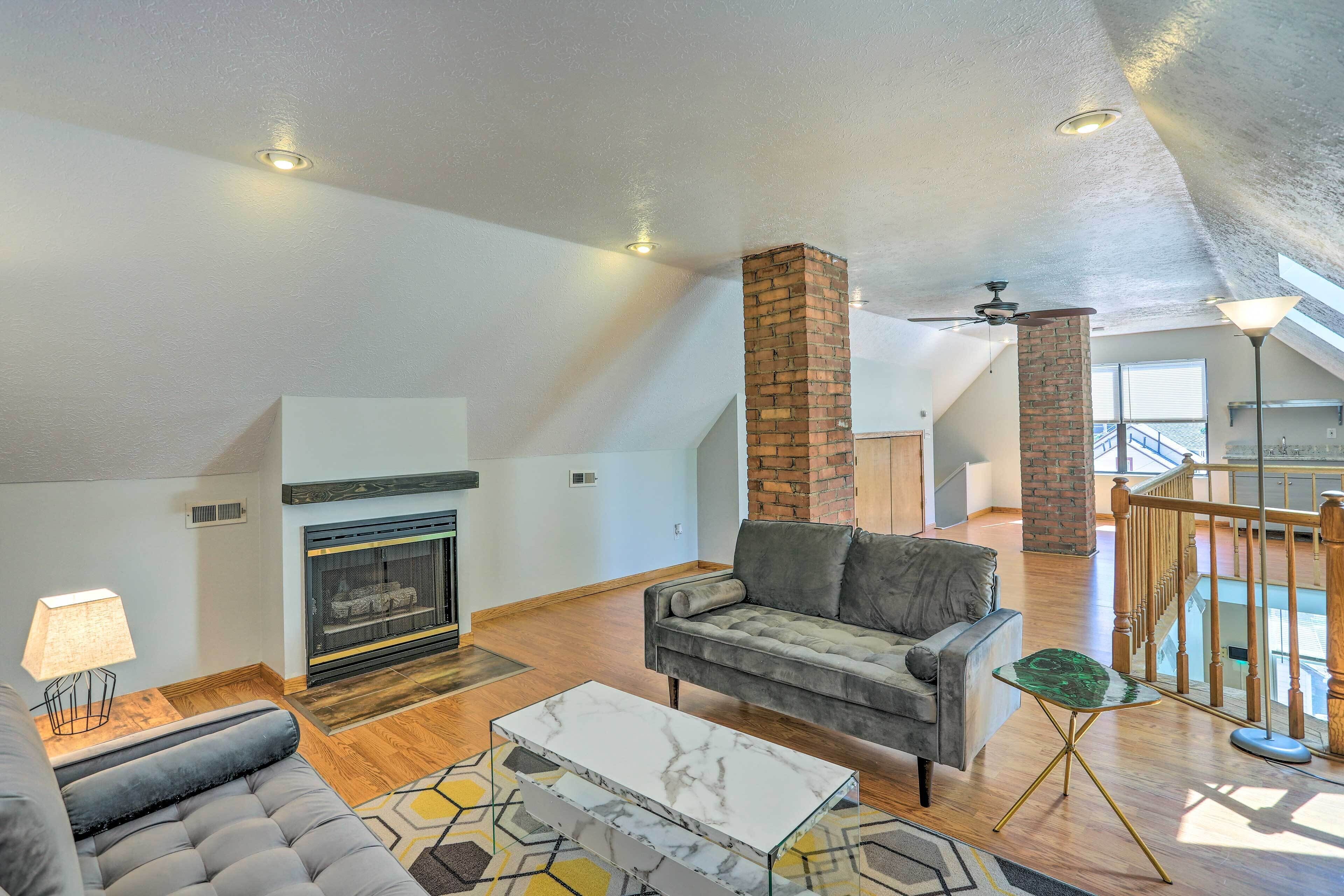 Cleveland Apt: Deck & Wet Bar < 3 Mi to Dtwn!