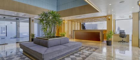 Coin salon dans le hall