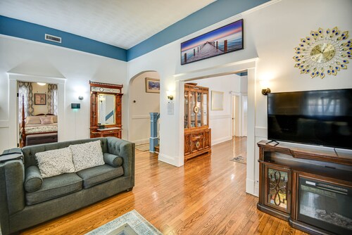 Hampton Sanctuary w/ Fire Pit & Fenced Yard!