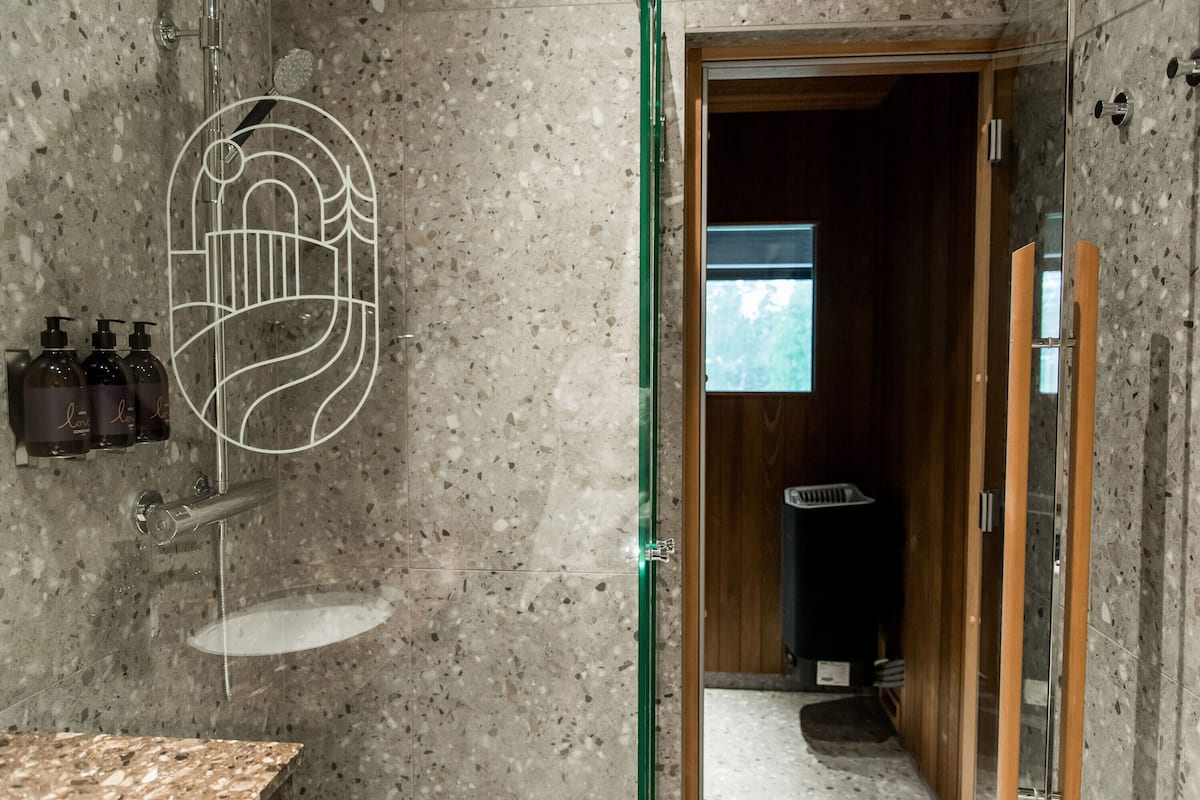 Delux Sauna (Spa is not included) | Premium bedding, in-room safe, cots/infant beds, free WiFi