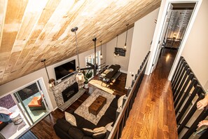 TV connectée, cheminée, jeux vidéo