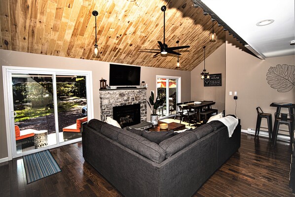 Smart TV, fireplace, video games