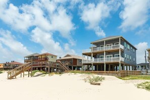 Exterior - Big Blue Beach House - Elevator, Hot Tub, Oceanfront! (Surfside Beach)