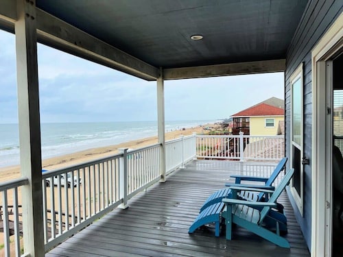 Big Blue Beach House - Elevator, Hot Tub, Oceanfront!
