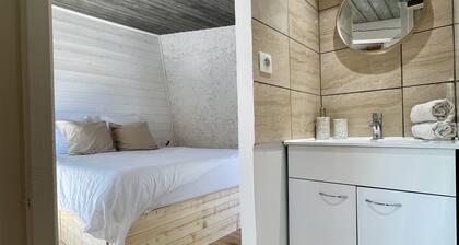 Adorable detached outbuilding with spa area at extra cost