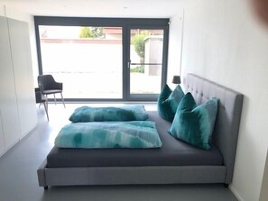 1 bedroom, desk, free WiFi, bed sheets