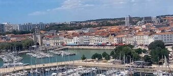 Spacious and charming T2 apartment in town center