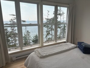 7 bedrooms, iron/ironing board, WiFi, bed sheets