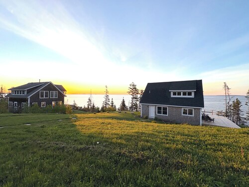 Two seaside cottages with beautiful views, walking trails & privacy