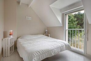 2 bedrooms, iron/ironing board, free WiFi