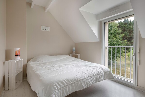 2 bedrooms, iron/ironing board, free WiFi