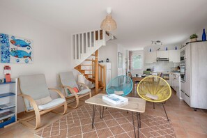 Interior - House for 5 - Large garden - 500m from the sea (Arzon)