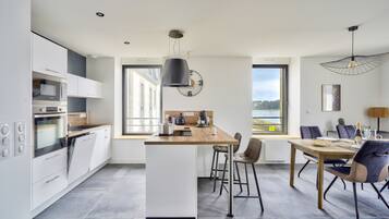 Réfrigérateur, micro-ondes, four, lave-vaisselle