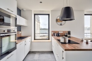 Réfrigérateur, micro-ondes, four, lave-vaisselle