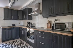 Réfrigérateur, micro-ondes, four, lave-vaisselle