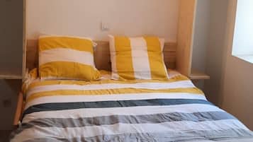 1 bedroom, bed sheets