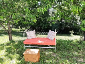 Property grounds - Cosy studio in a farmhouse  (UBRAYE)