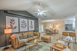 TV - Cozy-Modern Pensacola Home: Large Yard, Grill (Pensacola)