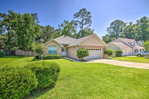 Exterior - Cozy-Modern Pensacola Home: Large Yard, Grill (Pensacola)