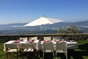 Outdoor dining - Luxury meets History (CastelFranco-Pian Di Sco)