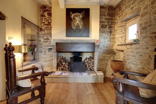 Interior - Luxury meets History (CastelFranco-Pian Di Sco)