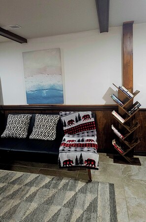 Interior - warm and cozy studio (Waterloo)