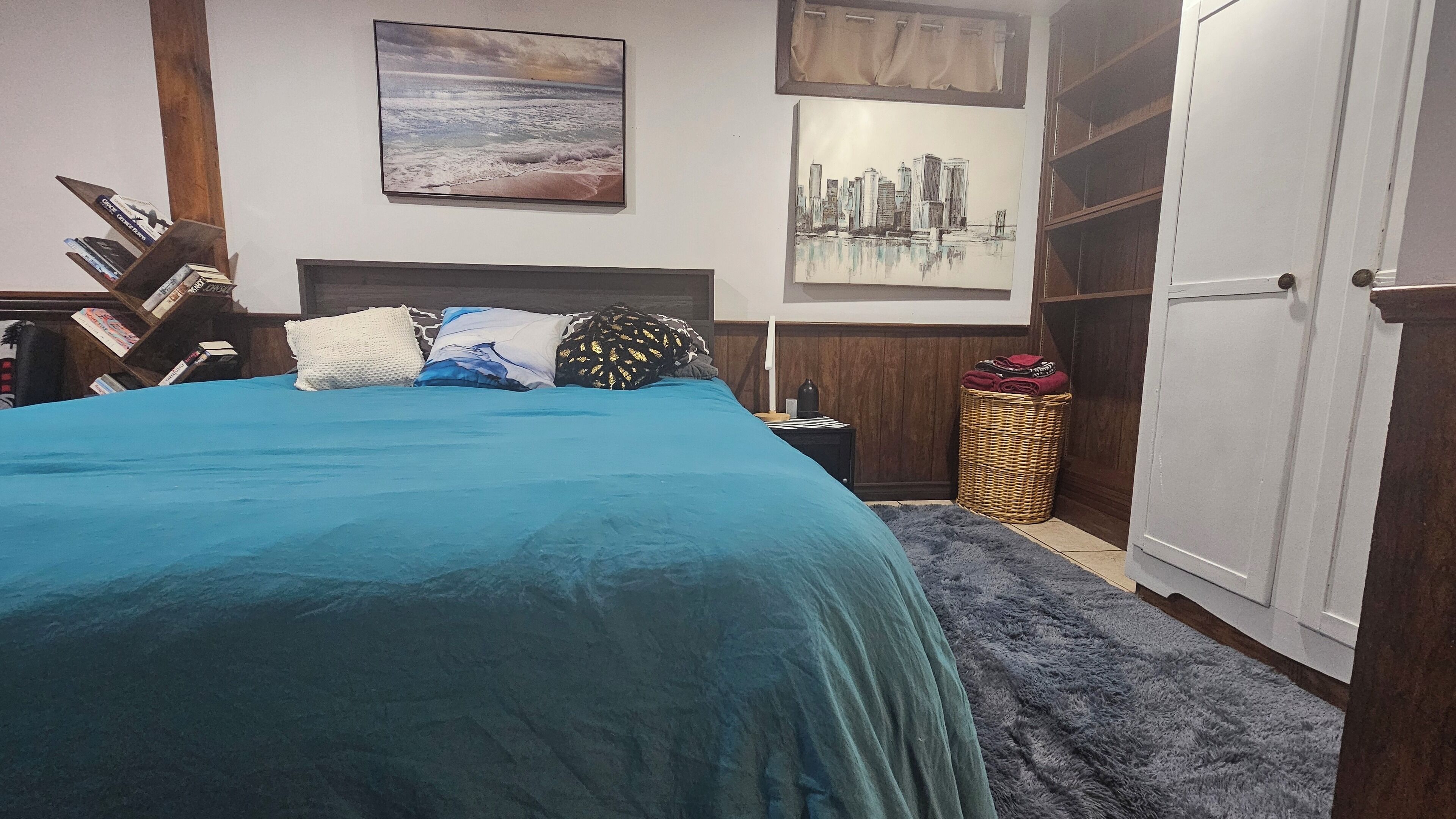 Desk, iron/ironing board, free WiFi, bed sheets