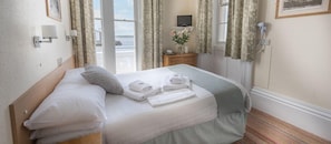 Double room with sea view | Bügeleisen/Bügelbrett, Bettwäsche