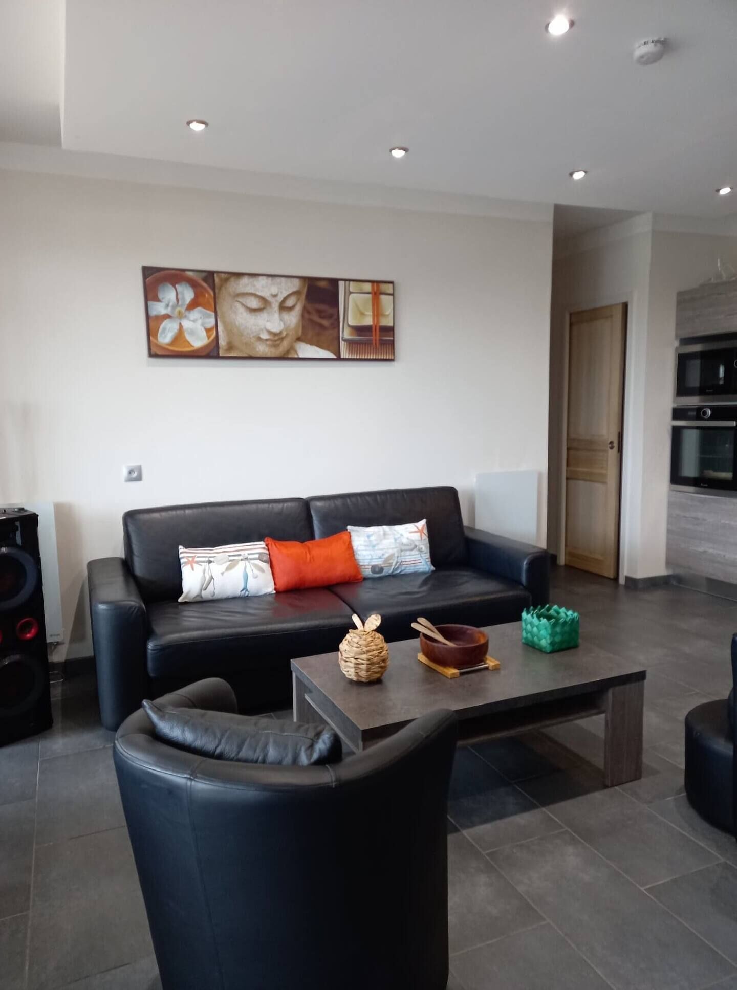 電視、乒乓球設施、書籍