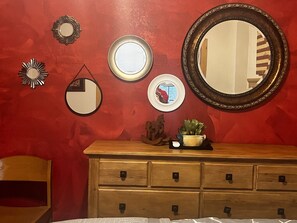 2 slaapkamers, een strijkplank/strijkijzer, gratis wifi, beddengoed