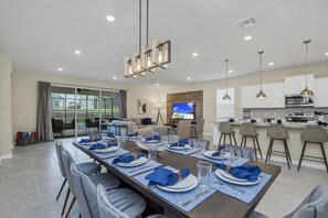 Villa, Multiple Bedrooms | Private kitchen | Dishwasher - 8 Bed 6 Bath Windsor Island Near Disney! 8 Bedroom Villa by Redawning (Davenport)