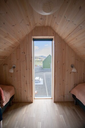 Premium House | 3 bedrooms, individually decorated, individually furnished, free WiFi - Vacation Home - Scenic Nature - Sandoy (Sandur)