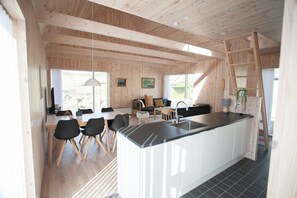 Premium House | Private kitchen | Full-sized fridge, oven, stovetop, dishwasher
