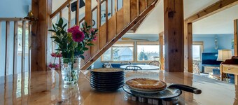 Bay and Horizon Views! Dog Friendly! Crabbing and Fishing Close By!