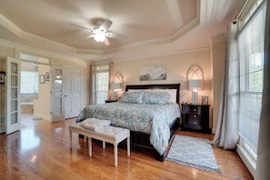 5 bedrooms, iron/ironing board, travel cot, WiFi - Beautiful Hiawassee Home w/ Mountain Views! (Hiawassee)