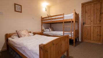 Casa de campo | 4 quartos, ferros/tábuas de passar roupa, Wi-Fi de cortesia