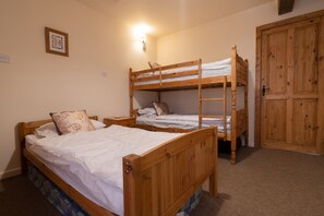 Cottage | 4 bedrooms, iron/ironing board, free WiFi, bed sheets - The Holmes Barn - Sleeps 16 - Pet Friendly (Buxton)