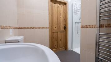 Cottage | Bathroom | Shower, towels