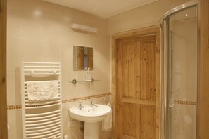 Douche, serviettes fournies