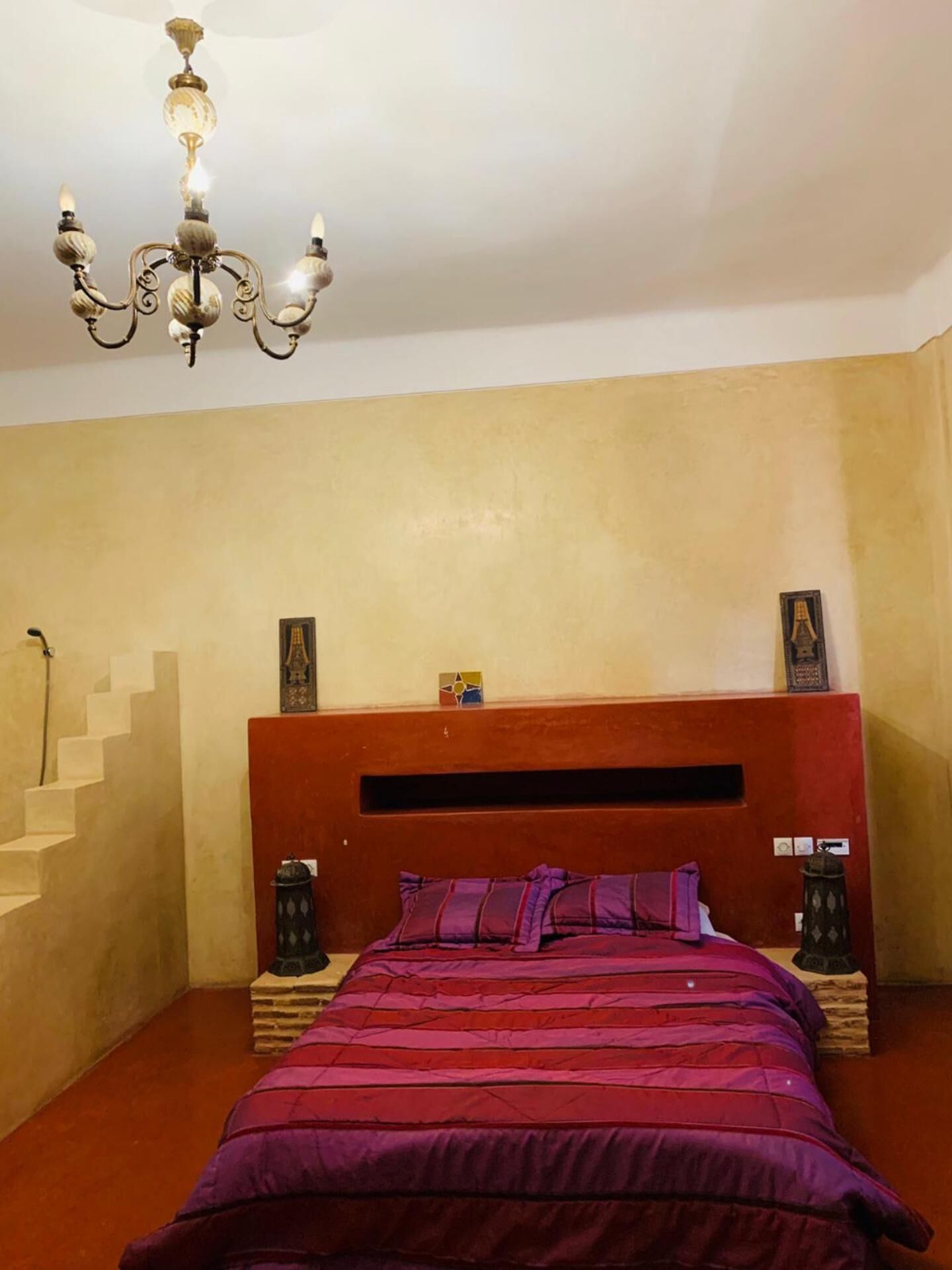 5 bedrooms, iron/ironing board, free WiFi, bed sheets