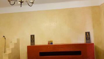 5 bedrooms, iron/ironing board, free WiFi, bed sheets