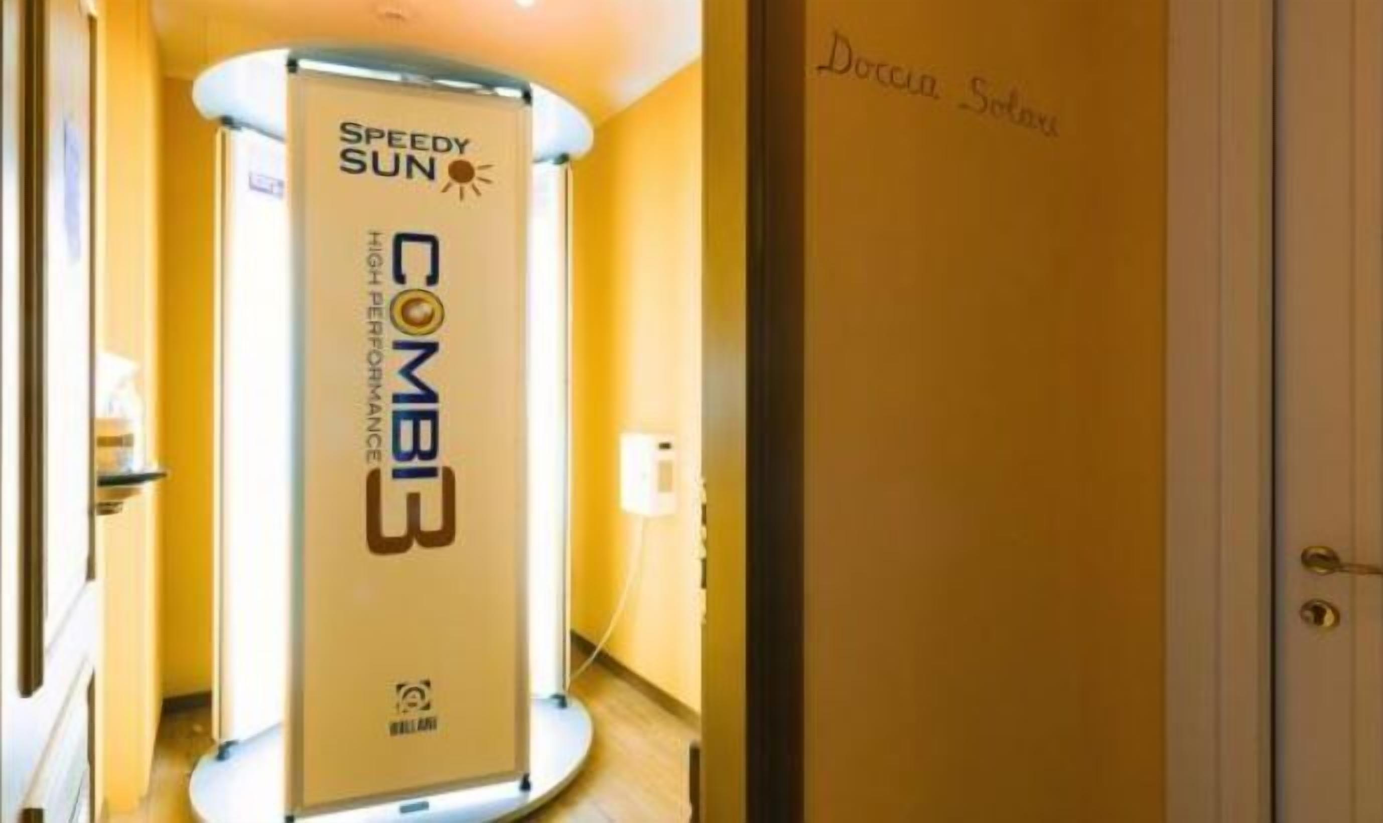 Un corridoio con un condizionatore ad alte prestazioni Speedy Sun, modello COMBI3.