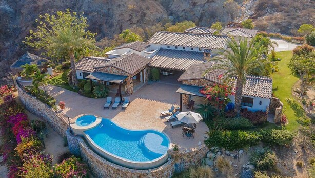 A large house with a swimming pool, patio, and garden. - Ultra Private Villa w/ Open Floor Plan, Premium Bedding, & Big Ocean View. Daily Butler Included (San Jose del Cabo)
