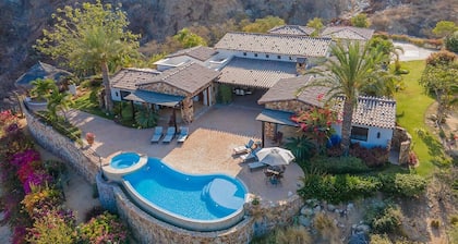 Ultra Private Villa w/ Open Floor Plan, Premium Bedding, & Big Ocean View. Daily Butler Included