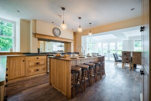 Cottage | Private kitchen | Fridge, dishwasher, electric kettle, toaster - Swinside Lodge (Keswick)