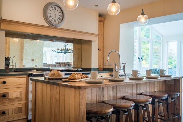 Cottage | Private kitchen | Fridge, dishwasher, electric kettle, toaster - Swinside Lodge (Keswick)
