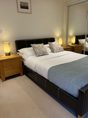 2 Schlafzimmer, Bügeleisen/Bügelbrett, kostenloses WLAN, Bettwäsche